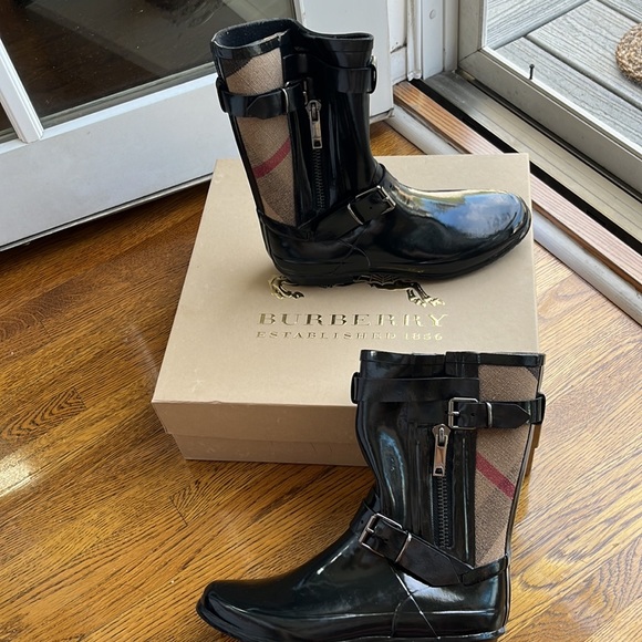 Burberry Biker Rubber Bootbiker Rubber boot in size UK(5) EUR(38). - Picture 4 of 14